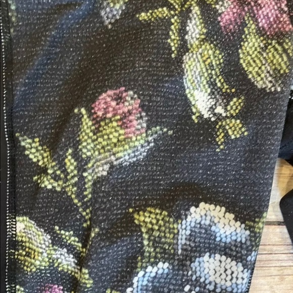 Lululemon sz 4 leggings floral pink black - Picture 3 of 4